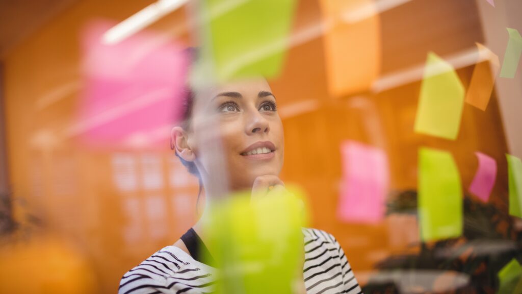 Aprenda como criar um planejamento de Visual Merchandising estratégico para sua rede de lojas e aumentar conversão com mais controle e padronização.