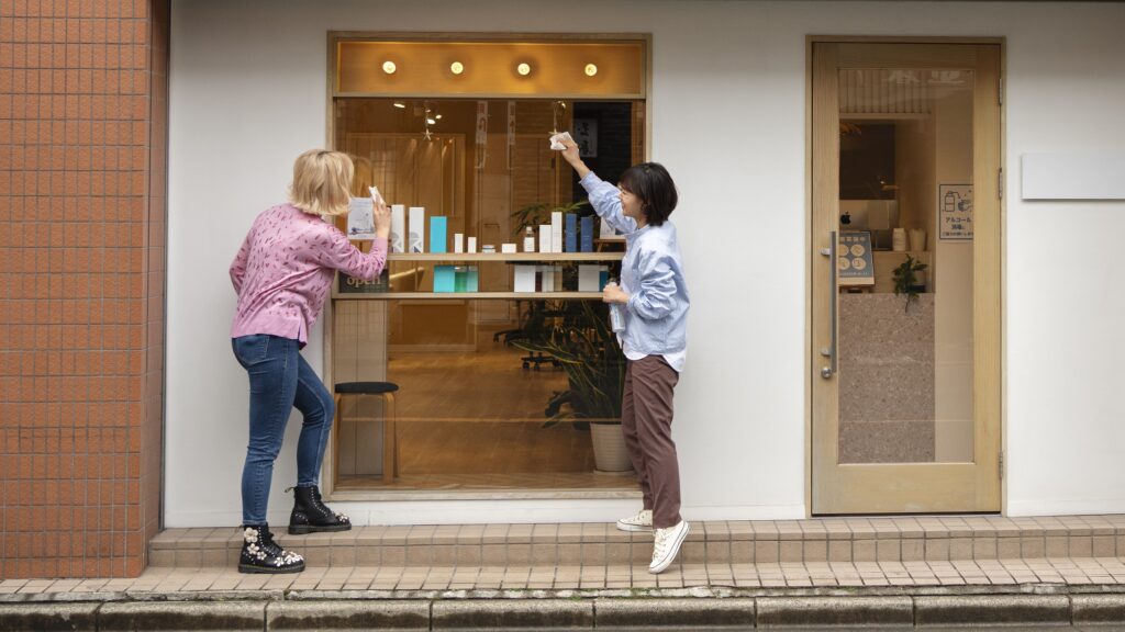 Entenda a diferença entre vitrinismo e Visual Merchandising e descubra como integrar as duas estratégias para aumentar conversão na loja.